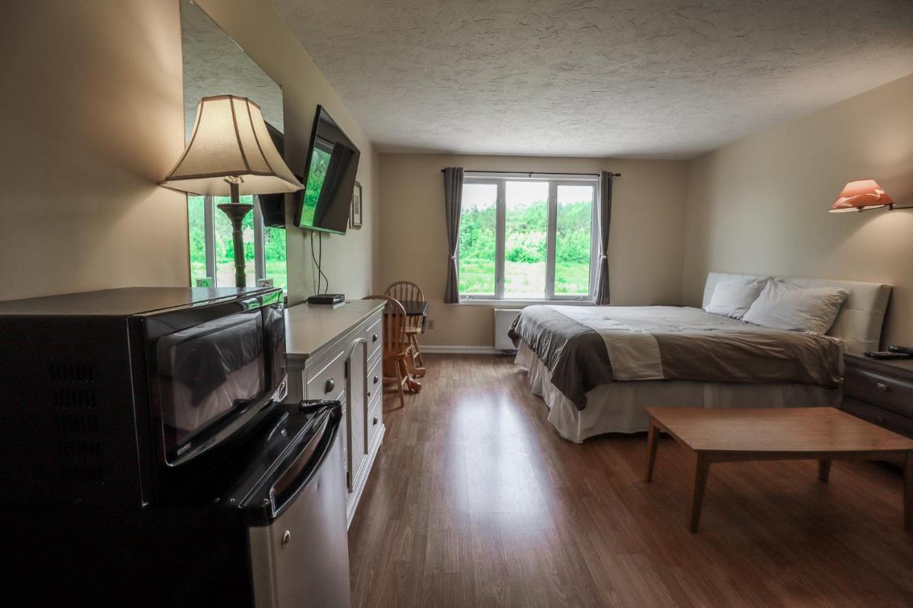 Berry Mills Atlantic Motel מראה חיצוני תמונה