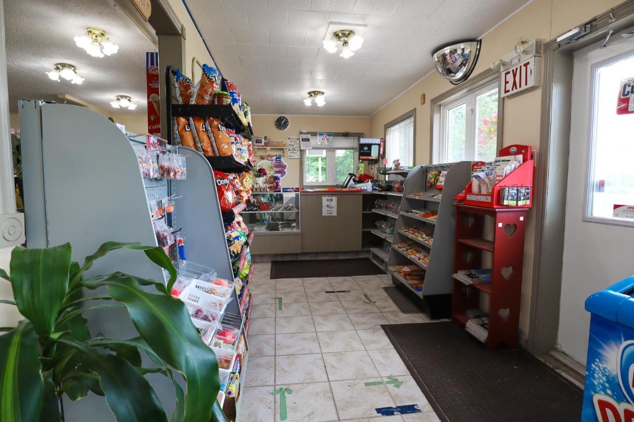 Berry Mills Atlantic Motel מראה חיצוני תמונה