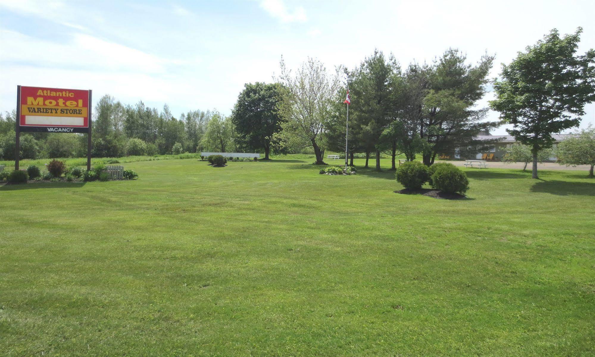 Berry Mills Atlantic Motel מראה חיצוני תמונה